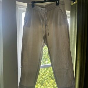 GAP women’s tan khaki capri Casual Pants- L